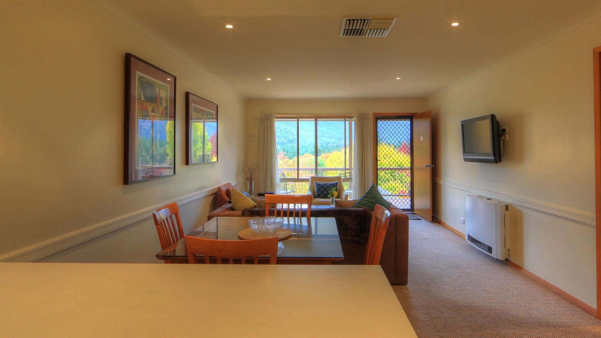 Chestnut Tree Holiday Units Bright Exterior photo