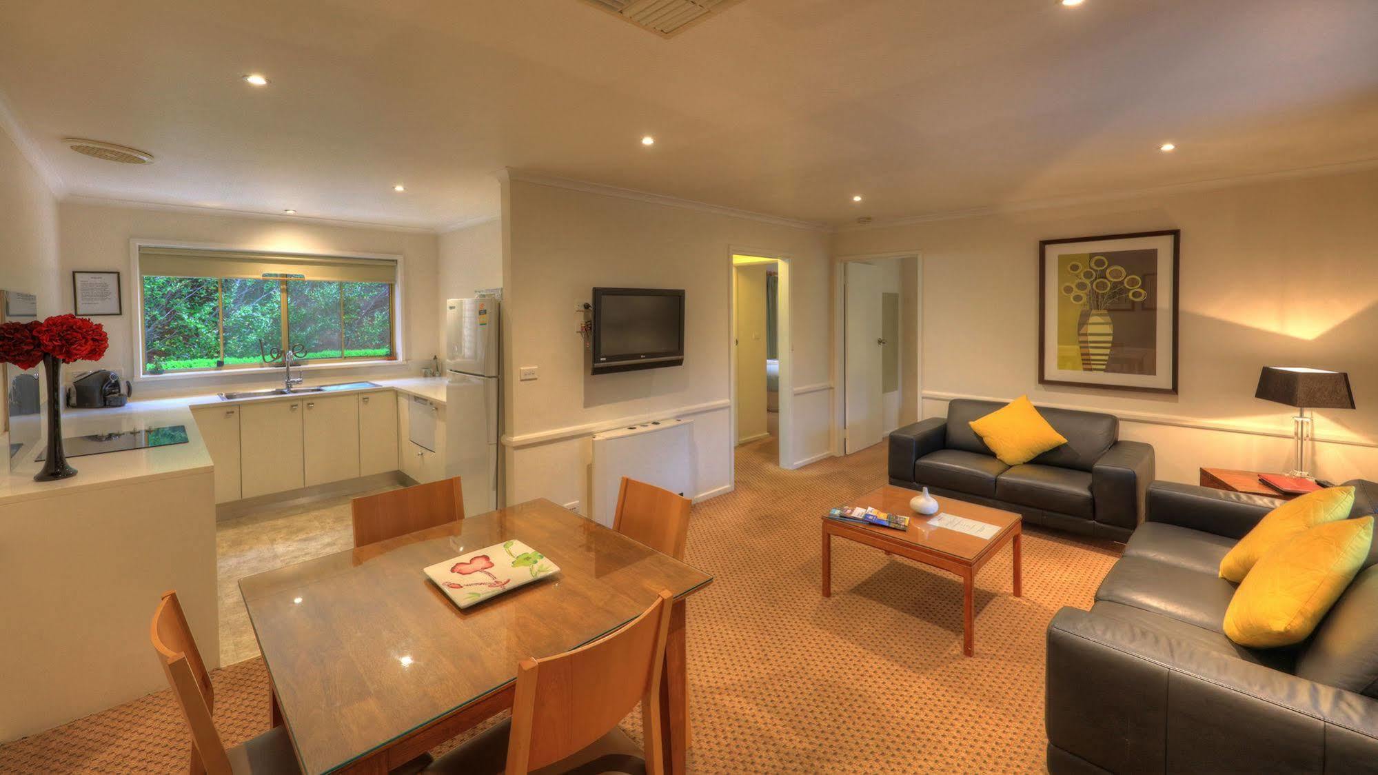 Chestnut Tree Holiday Units Bright Exterior photo